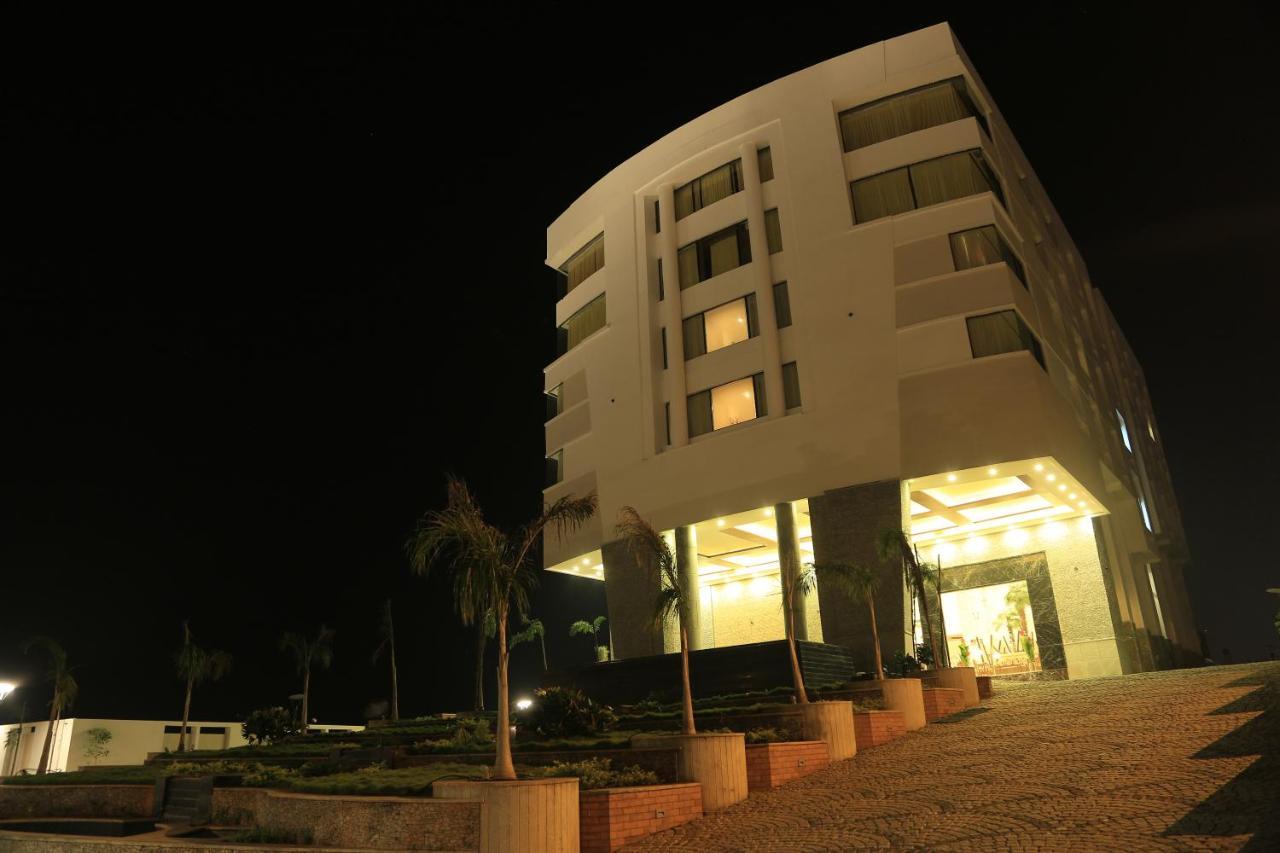 Dhanalakshmi Srinivasan Hotels Perambalur Экстерьер фото